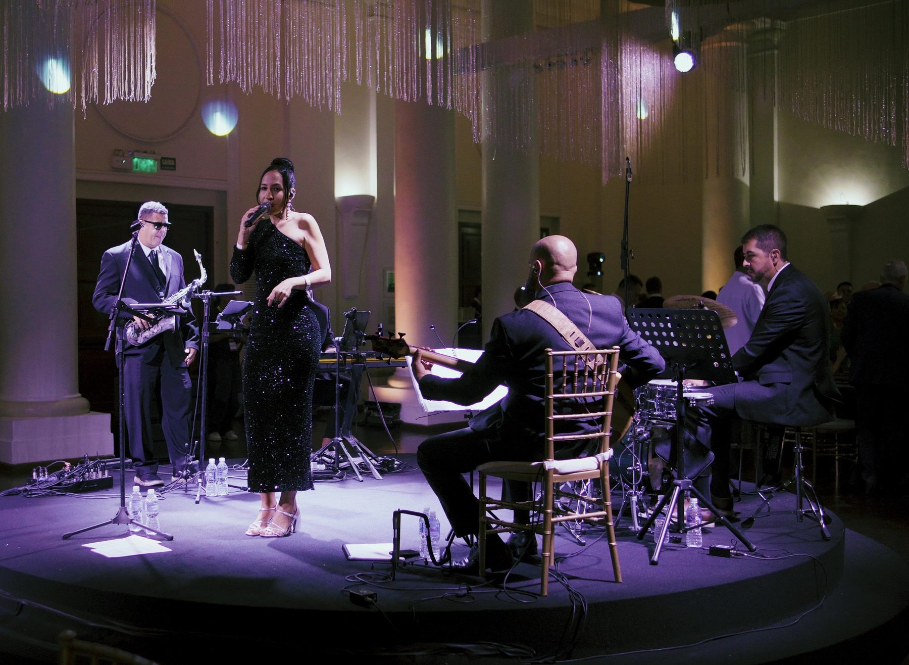 Quinteto com vocal da Sunset Jazz em show corporativo