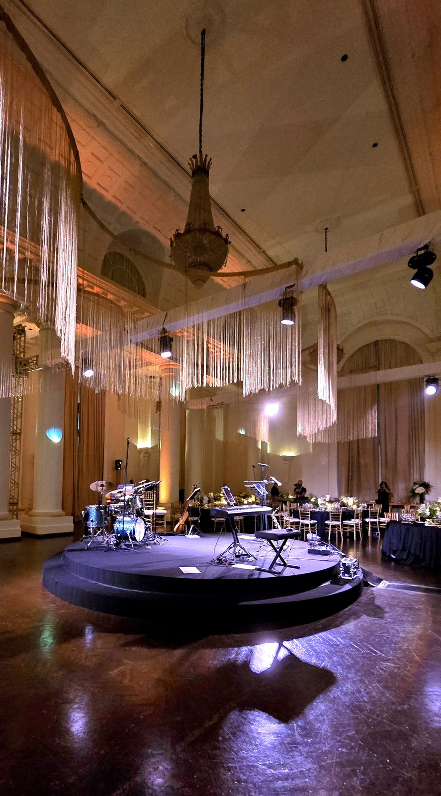 Estrutura de palco e produção técnica da Sunset Jazz em evento corporativo